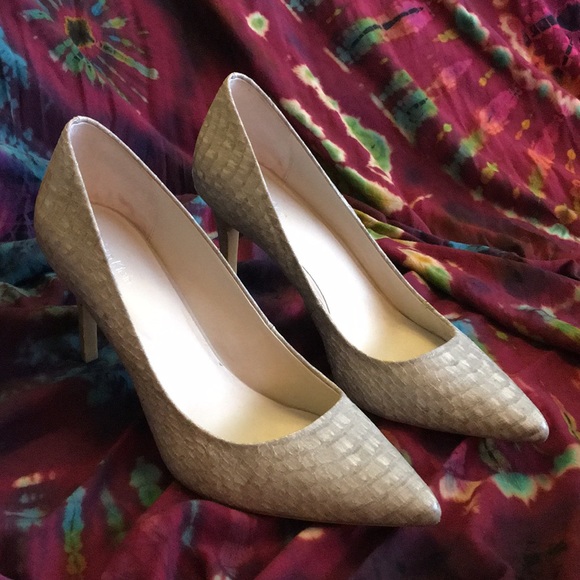 2-1/2” Neutral, Snakeskin-like - Never worn - Picture 3 of 8